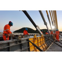 Ponte de Guaratuba já está 100% pavimentada  e começa a ganhar iluminação final